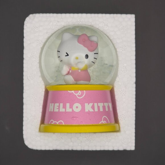 Hello Kitty Friends Mini Snow Globe - Hello Kitty - Picture 1 of 8